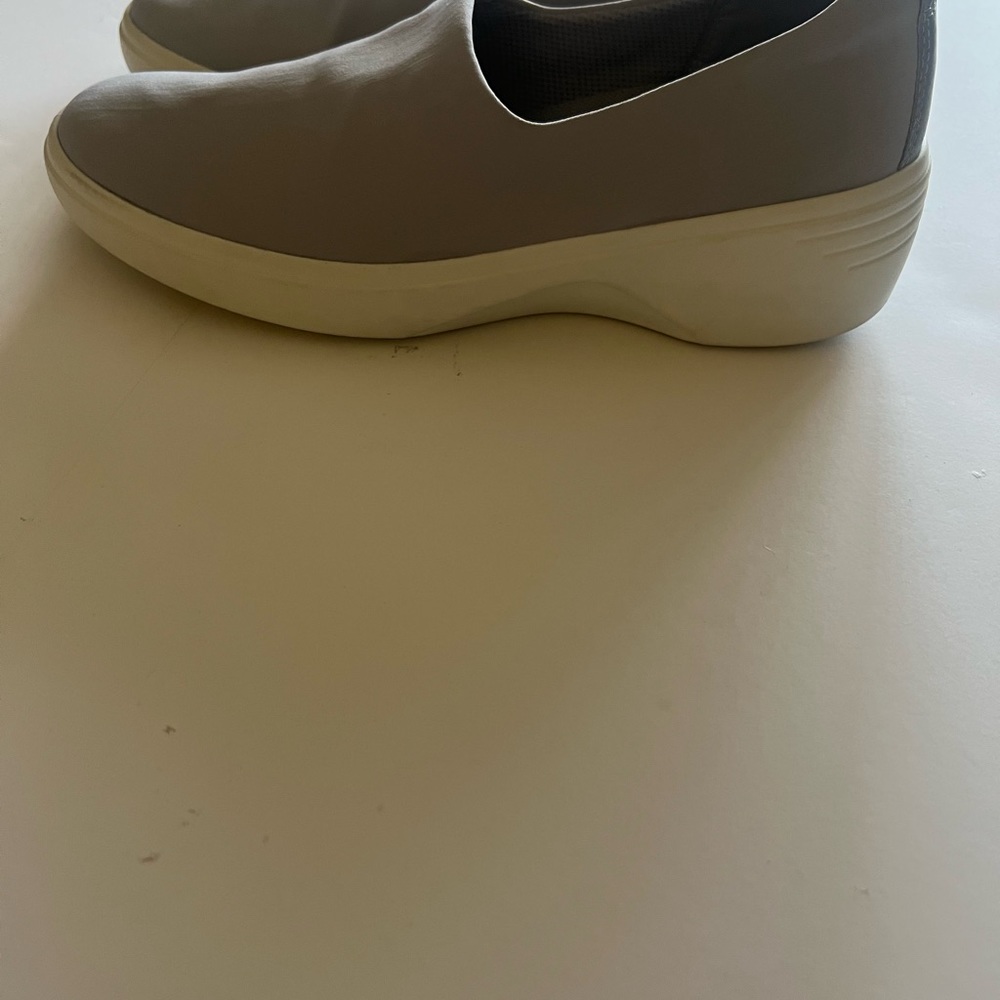 New ecco.
